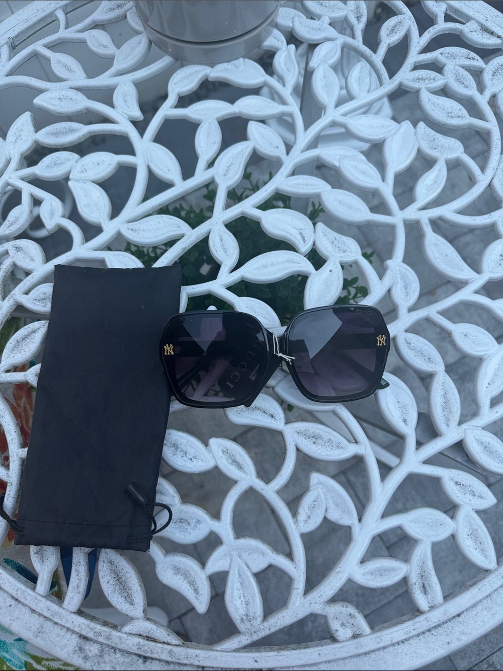 Designer-Inspired Black Women’s Oversized Sunglasses with Gold Logo Accent